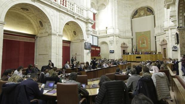 Así se hace el reparto de los escaños del Parlamento en las elecciones andaluzas