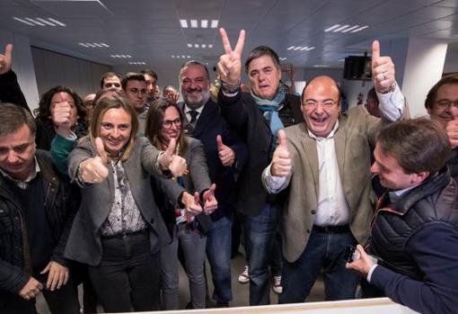 Celebración de los resultados en la sede del PP de Granada.