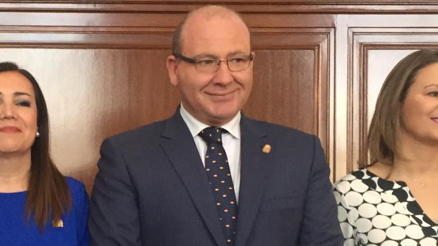 El alcalde de Jaén dice que Pedro Sánchez «es lo mejor que le ha podido pasar a la derecha»