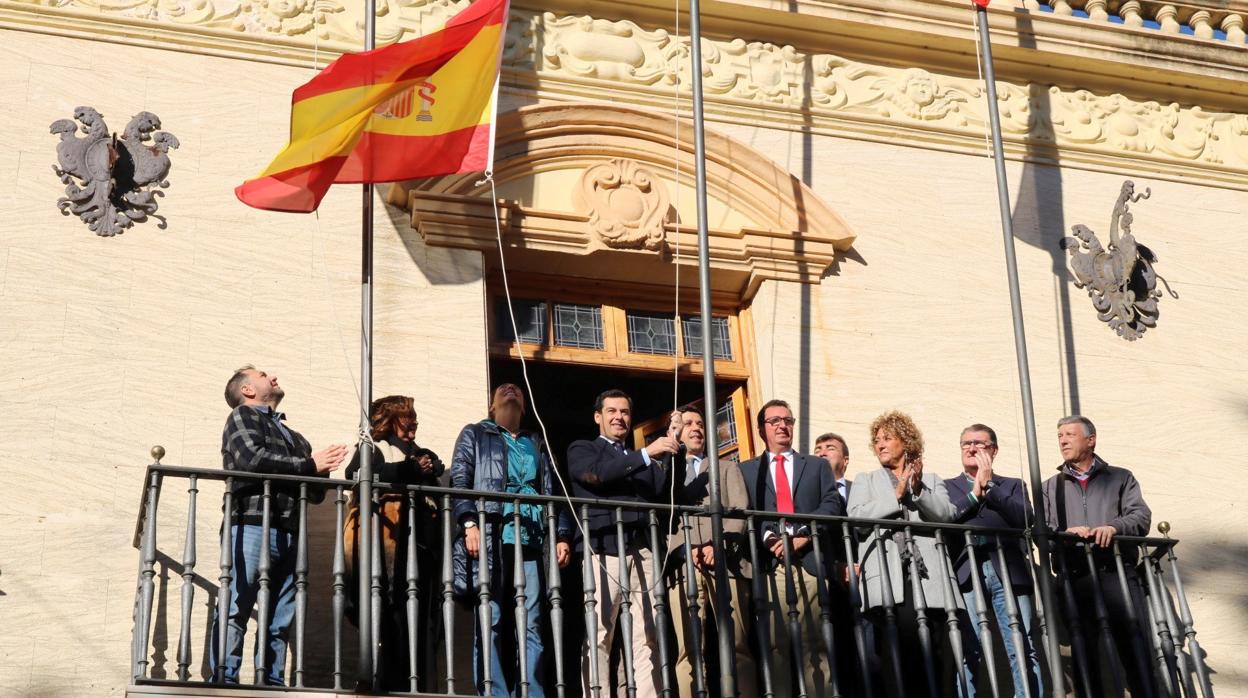 El líder del PP andaluz, Juanma Moreno, ayer en Ayamonte durante un acto de homenaje a la Constitución