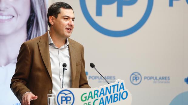 Juanma Moreno, líder del PP-A, defiende su reunión «secreta» con Vox porque cumple la Constitución