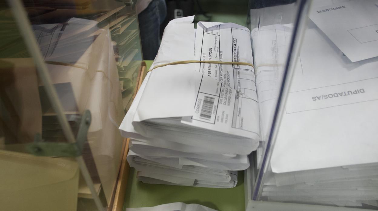 Voto por correo recibido en un colegio electoral de Madrid en las elecciones generales de 2016