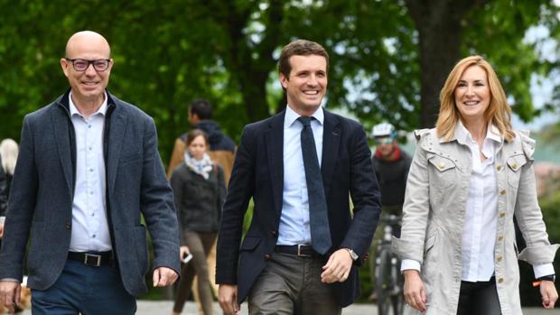 El PP cree que la ausencia de Vox en los debates pasará factura a Abascal en la recta final de campaña