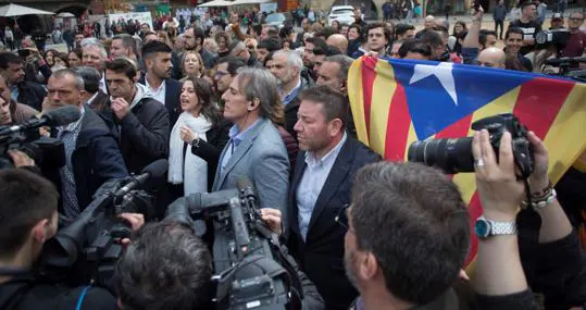 Inés Arrimadas sufre un escrache separatista durante un acto en Vic (Barcelona)