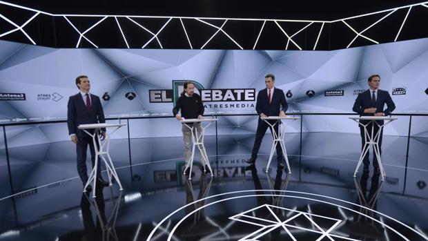 Sánchez sigue sin aclarar su plan para Cataluña en un debate a su medida