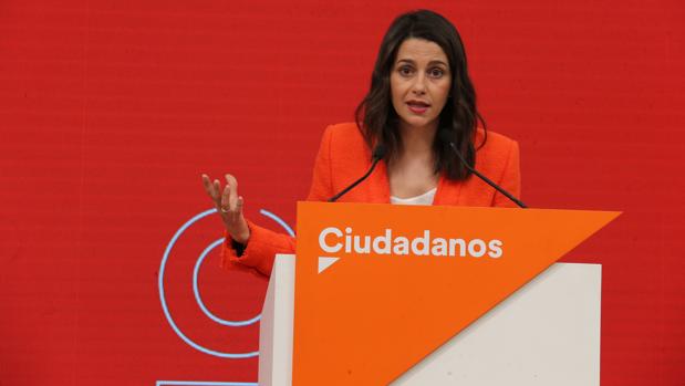 Inés Arrimadas descarta por completo facilitar una investidura de Pedro Sánchez