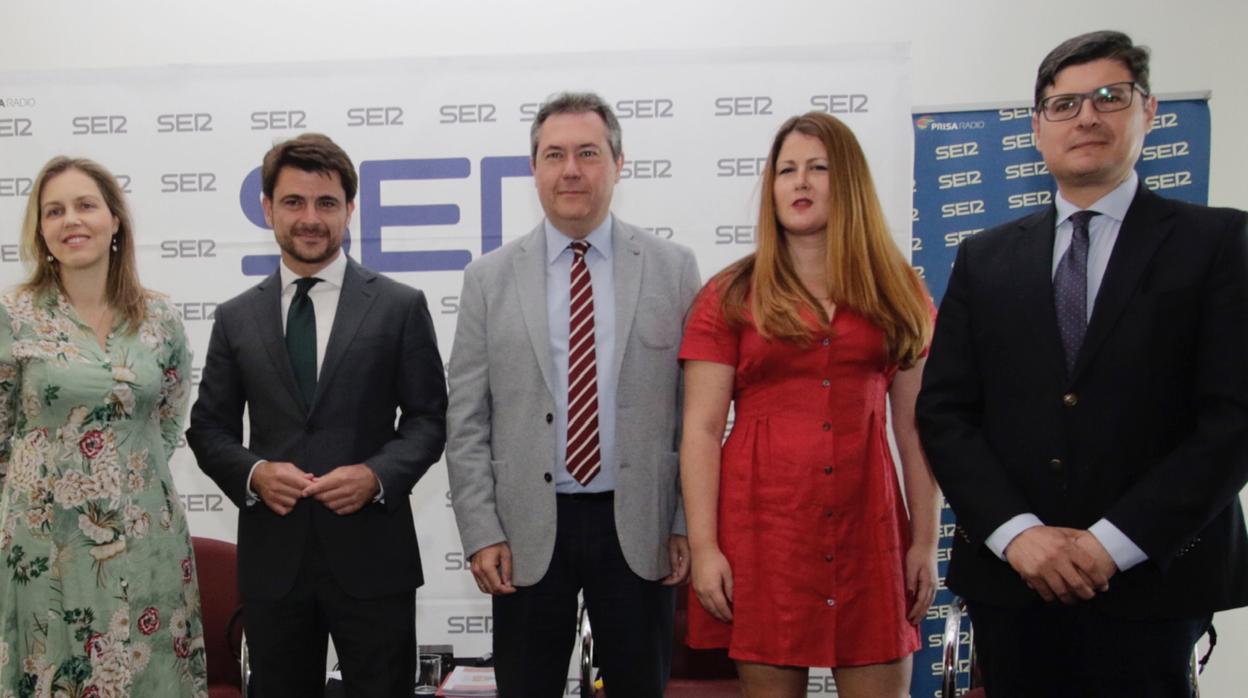 Los candidatos a la Alcaldía, en el debate de Radio Sevilla