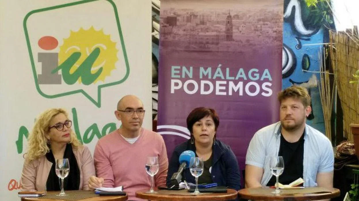 El candidato a la alcaldía por Adelante Málaga, Eduardo Zorrilla (2º izq.) junto a su número 2, 3 y 4 en las listas.