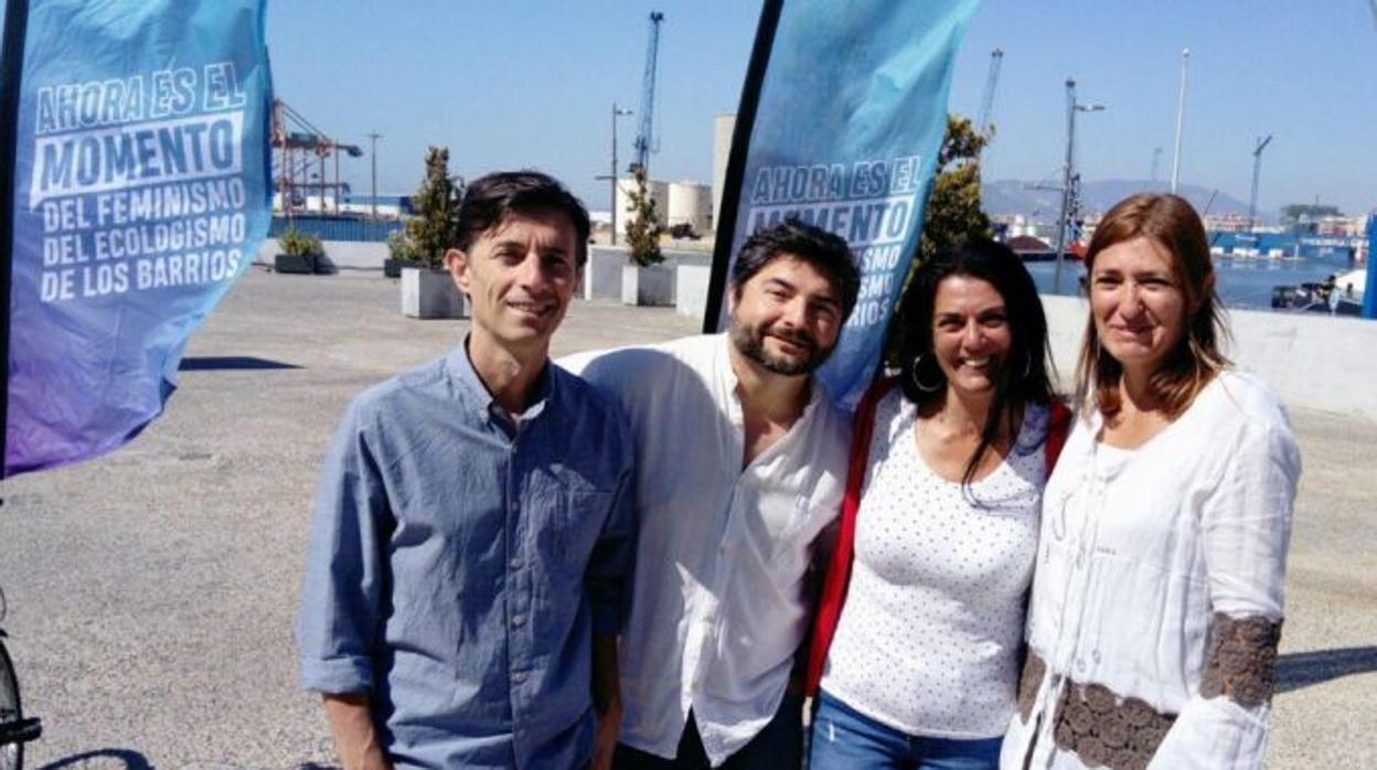 Rosa Galindo, candidata de Málaga Ahora (segunda por la derecha) junto a sus compañeros de partido