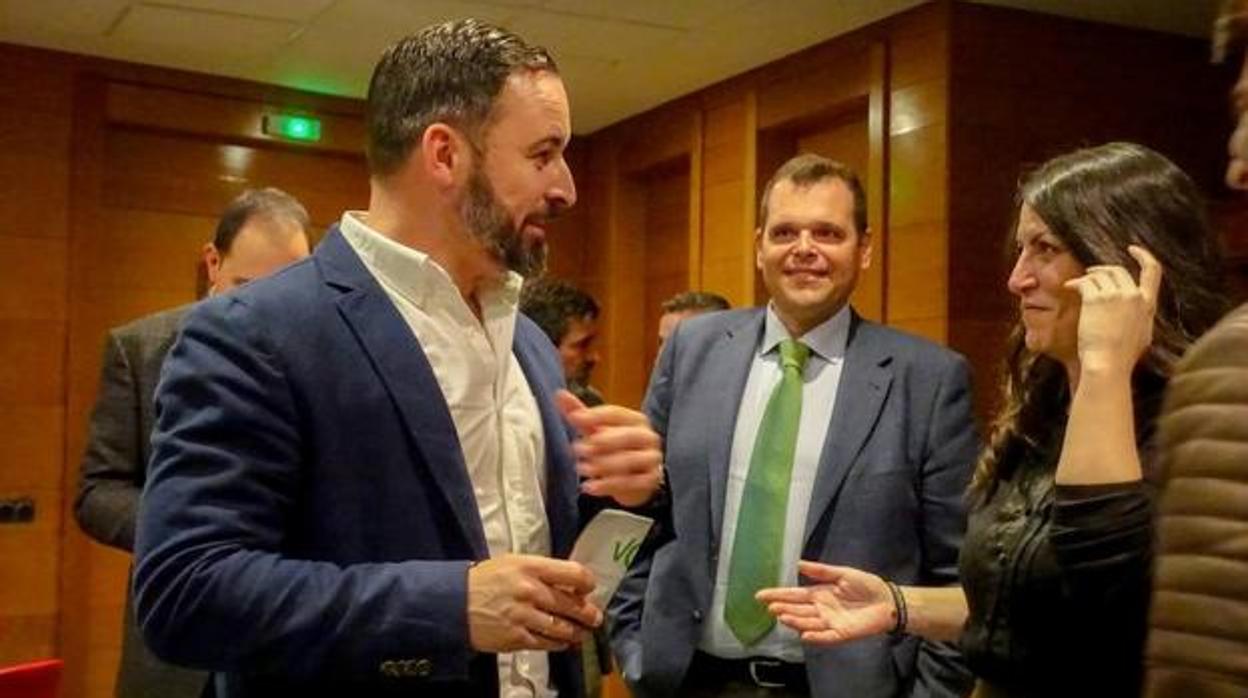 El candidato de Vox en Granada, Onofre Miralles, junto a Santiago Abascal