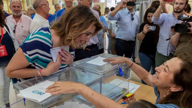 Los líderes andaluces votan y hacen un llamamiento para acudir a las urnas