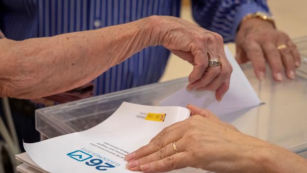 El PP pierde cuatro distritos y sólo gana en Nervión, Los Remedios y Casco Antiguo