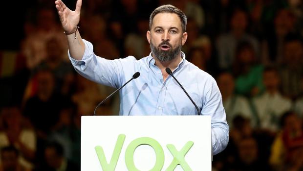 Vox llena Vistalegre en la carrera hacia las elecciones con un órdago a PP y Cs: «Que se aparten ellos»