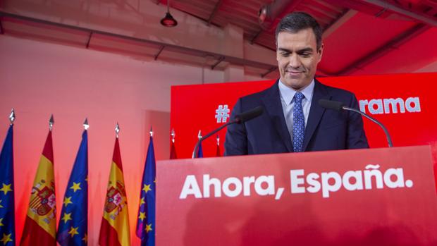 Sánchez rechaza la gran coalición y recurre a Vox para cuestionar las estrategias de campaña de Casado y Rivera