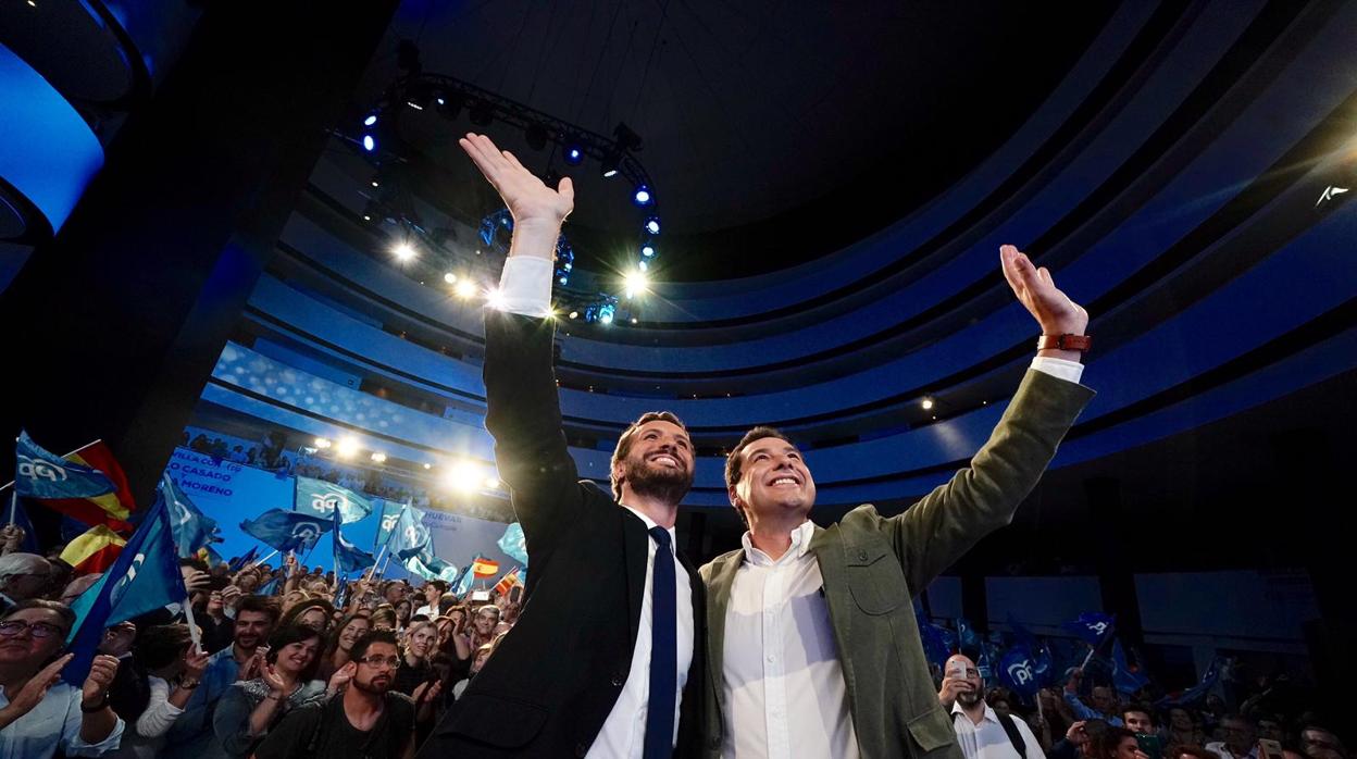 Pablo Casado y JUan Manuel Moreno, en Sevilla