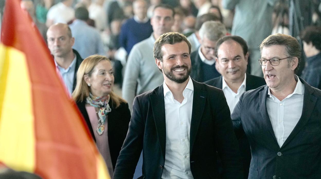 Pablo Casado, con Ana Pastor y Alberto Núñez Feijóo, en Lalín