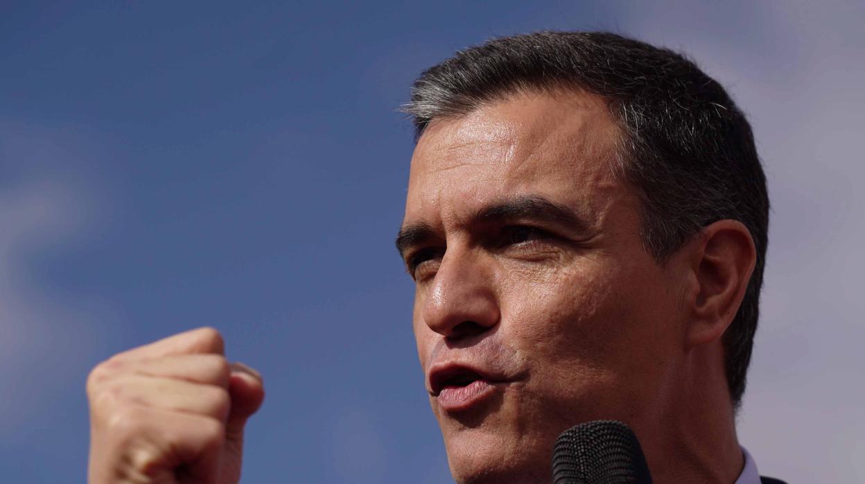 El secretario general del PSOE y presidente del Gobierno en funciones, Pedro Sánchez, durante su intervención en un acto electoral