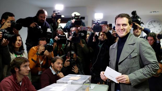 Ciudadanos se desploma a 10 escaños con más del 40 por ciento escrutado