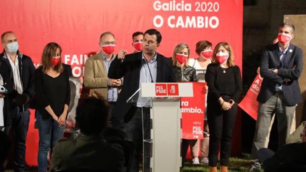 Caballero invita a «pasar página al proyecto agotado de Feijóo» y promete «una campaña en positivo»