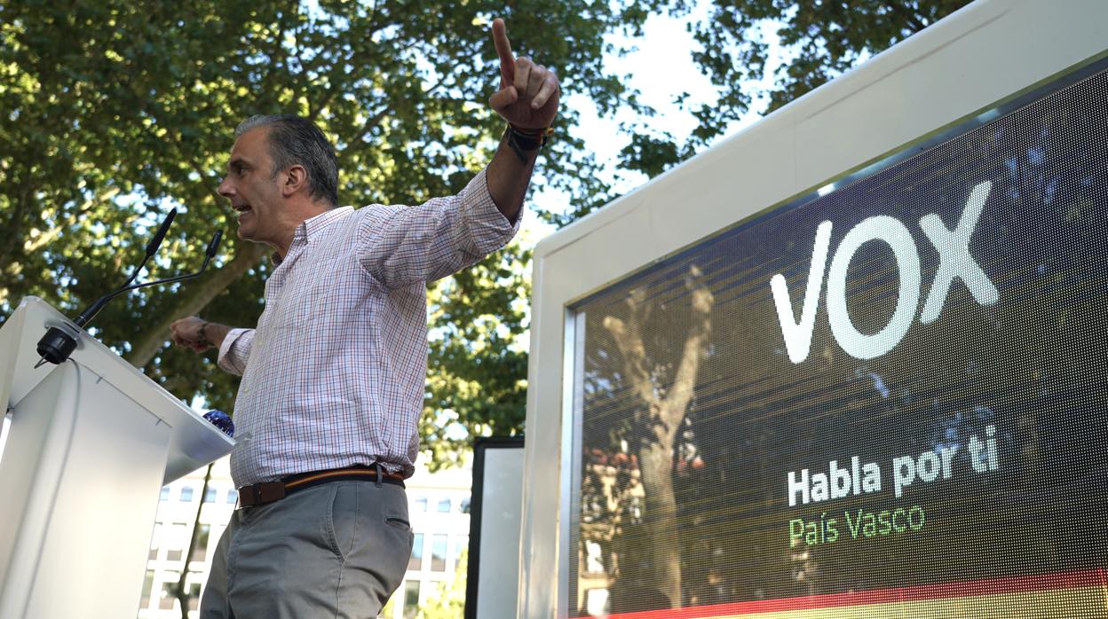 El secretario general de Vox, Javier Ortega Smith, durante un acto electoral de Vox en Bilbao el pasado 4 de julio