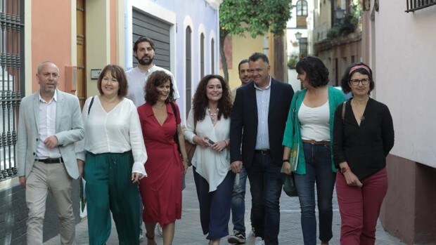Por Andalucía se pone camino a las urnas con una foto y sin resolver los problemas internos