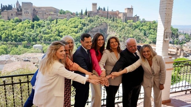 Juanma Moreno abre las puertas del PP a exvotantes socialistas para el 19-J: «Somos el gran partido de referencia en Andalucía»