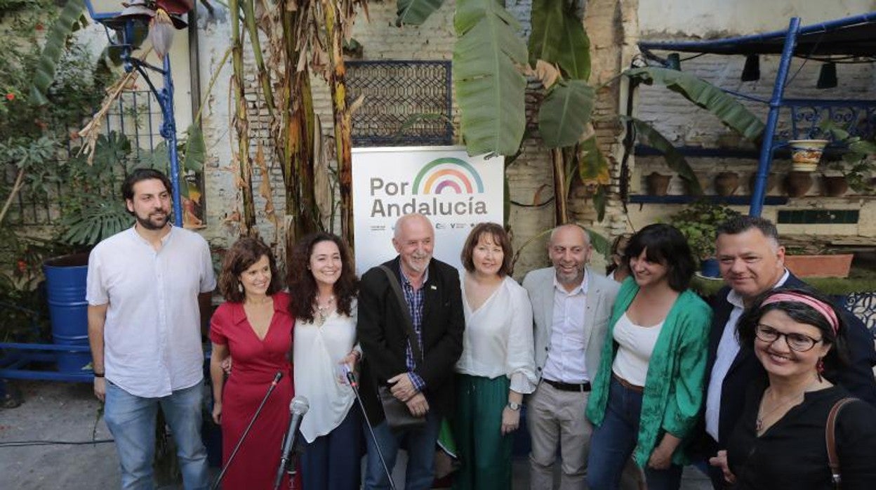 La candidata, Inmaculada Nieto (tercera por la izquierda), con los otros candidatos