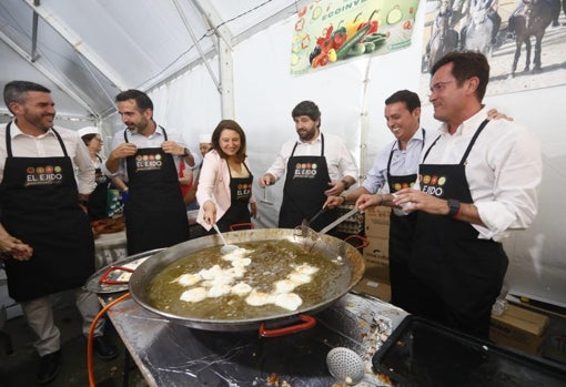 Los representantes del PP han participado en la fiesta de 'los huevos con chorizo' en El Ejido.