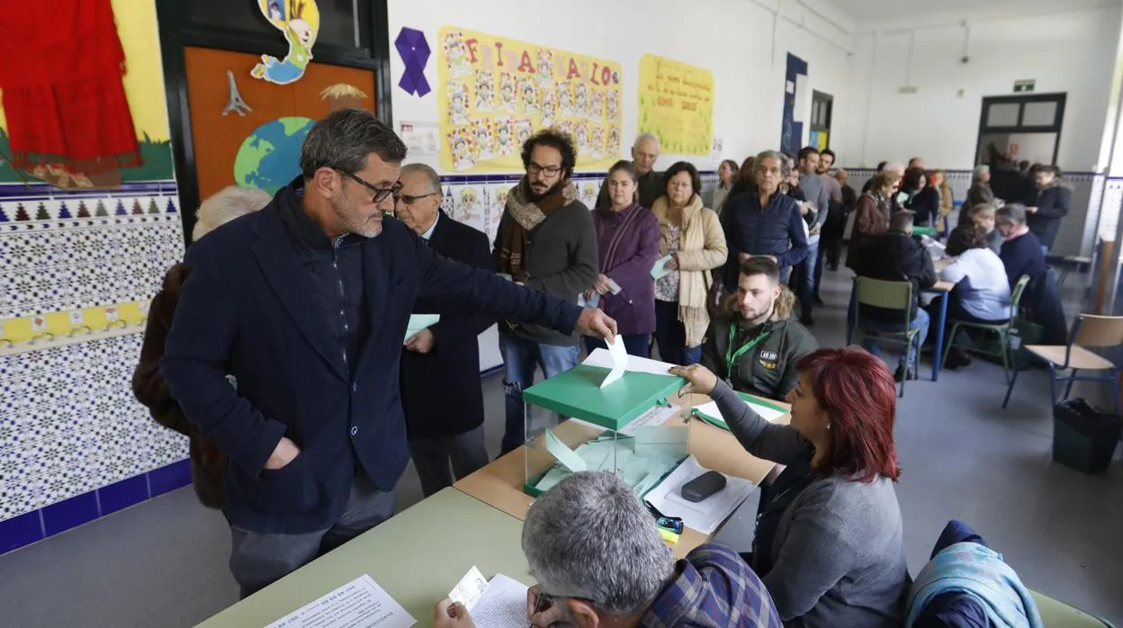 Mesa electoral en un colegio de Córdoba en las pasadas elecciones andaluzas