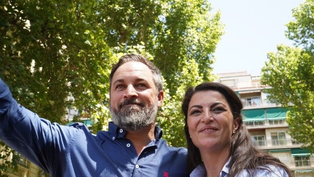 Abascal alienta el miedo a un pacto PP-PSOE tras el 19-J: «Todo son líneas rojas con Vox»