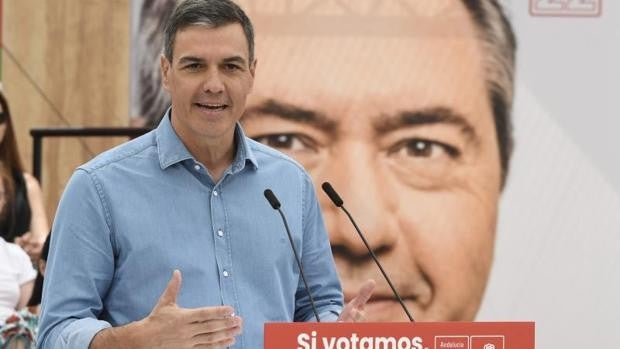 Pedro Sánchez reivindica en Almería «el orgullo rojo del PSOE para votar en masa y ganar las elecciones»