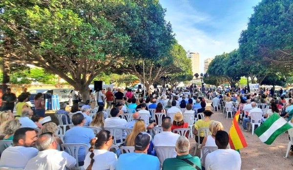 El bulevar de Marifé de Triana se ha llenado para el acto del PP