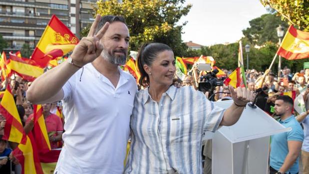 Abascal advierte a Juanma Moreno de que no le apoyará ni se abstendrá en la sesión de investidura