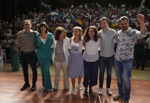 Díaz, junto a la candidata Inma Nieto, Iñigo Errejón y otros líderes de la confluencia de izquierdas