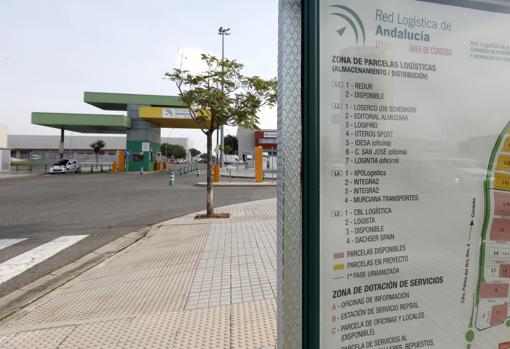 Cartel señalizador del Parque Logístico de El Higuerón, a su entrada