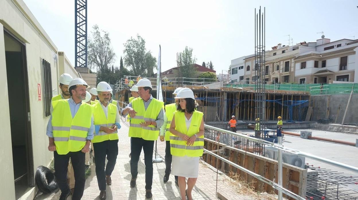 Marín, a la derecha en las obras de la sede judicial de Lucena