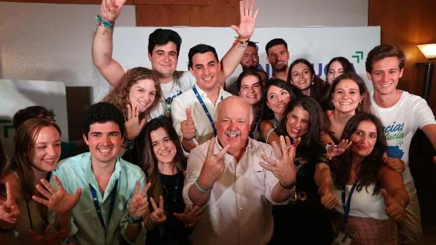 El PP, tras su resultado histórico en Córdoba: «Es la hora de dar las gracias, y de celebrarlo porque la noche es joven»