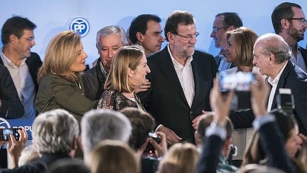 Rajoy con su equiop, el sábado 17 de octubre en Toledo