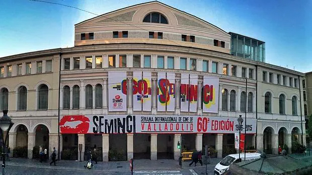 El Teatro Calderón de Valladolid luce ya engalanado para la 60 edición