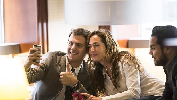 Imagen de Albert Rivera y Carolina Punset tomada en un hotel de Valencia