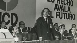 Adolfo Suárez, en un Congreso de UCD