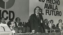 Adolfo Suárez, en un Congreso de UCD