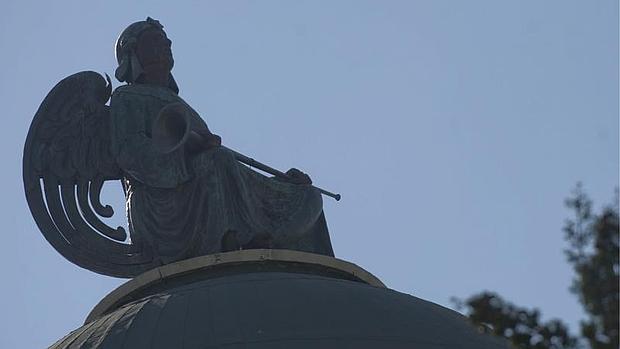 Los rincones secretos y sorprendentes del cementerio de La Almudena