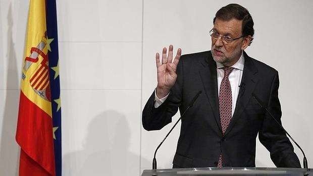 Rajoy, sobre su SMS a Bárcenas: «Como humanos, cometemos errores»