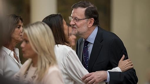 Rajoy, en el acto de entrega de la Medalla al Mérito Constitucional a título póstumo a Ana María Vidal-Abarca