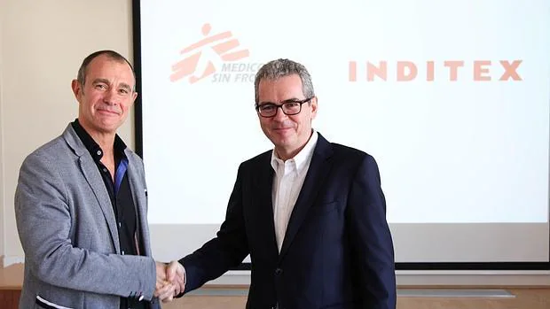 El presidente de Inditex, Pablo Isla, y el director general de Médicos Sin Fronteras (MSF) en España, Joan Tubau, está mañana durante la firma del convenio en Barcelona