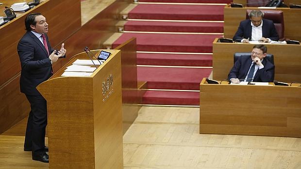 Imagen de Ibáñez y Puig , este martes, en el pleno de las Cortes Valenciana