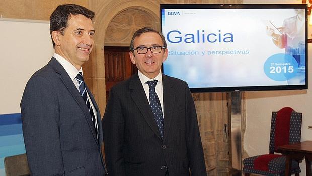 Rafael Doménech y Juan Carlos Hidalgo, durante la presentación del informe este miércoles en Santiago