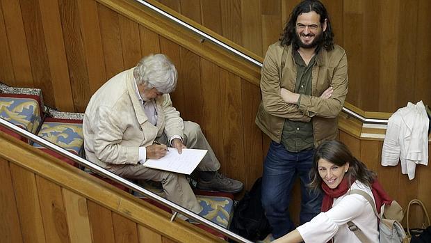 Los diputados de AGE Yolanda Díaz, Antón Sánchez y Xosé Manuel Beiras