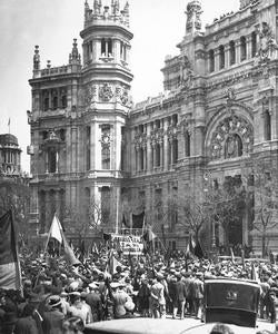 El Palacio de Cibeles, durante la proclamación de la II República